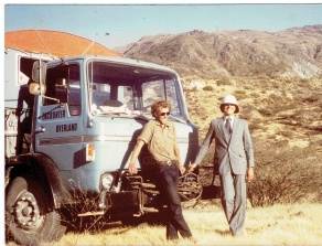 WBH648S Paul Wood (in suit!) and Tony Simmons between Cusco and Abancayon - First Brief Encounter Peru and Incas Aug 1982 (Tony Simmons)